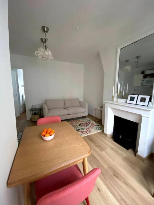 Modern Appartement W/ Tour Eiffel View In The 7Th パリ エクステリア 写真